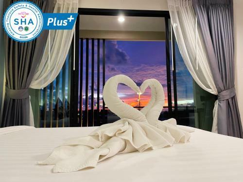 Louis' Runway View Hotel - Sha Extra Plus