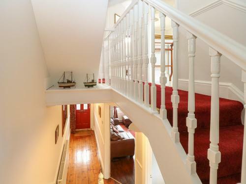 2 Manor Road