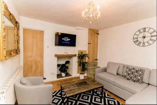 Large Stunning City Centre House With Cinema Room