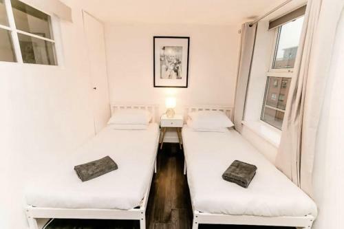 Large Stunning City Centre House With Cinema Room