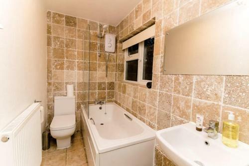 Large Stunning City Centre House With Cinema Room