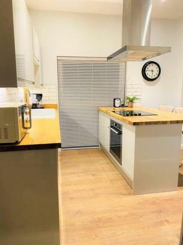Luxury 2 Bed Apartment-golden Triangle W/ Parking