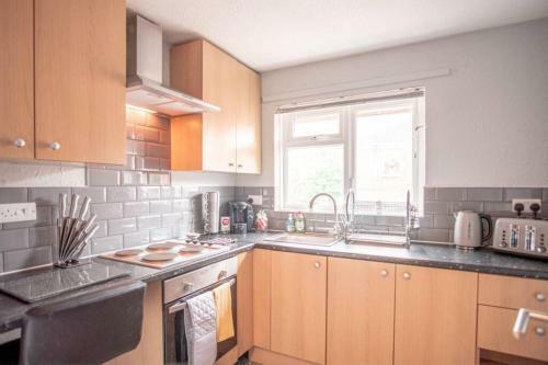 Quiet City Centre Apartment Close To The Action