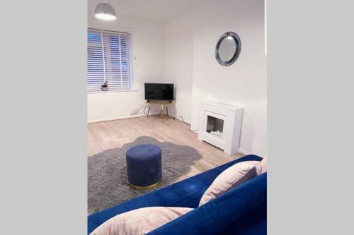 Stylish 3 Bed House + Free Parking + Great Location