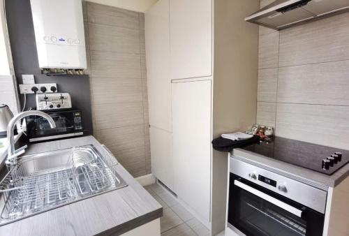 Great House Available For Guests And Contractors Parking And Wifi