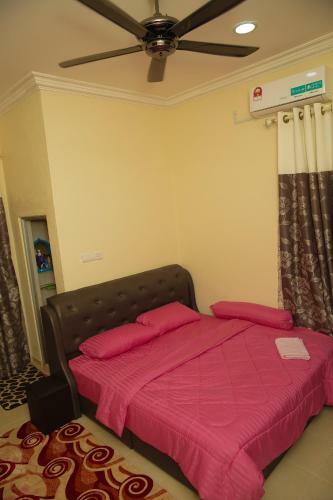 Bed & Breakfast Kakjah Riverside Homestay