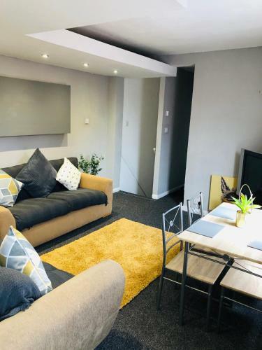 Sherwood Fields Apartment - Spacious, Large And Stylish