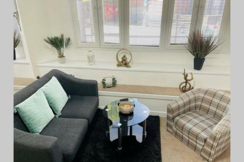 2 Bed City Centre Modern Apartment
