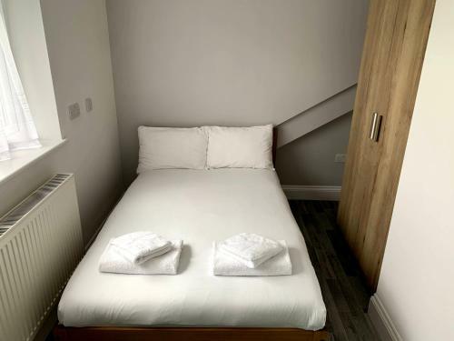 Perfect, Stunning And Work Friendly 5bed Apartment With Parking At Hyson Green
