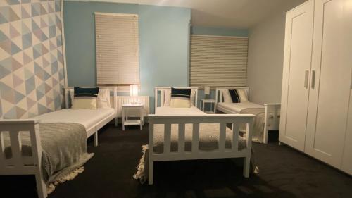 Central Entire House - Sleeps 12!