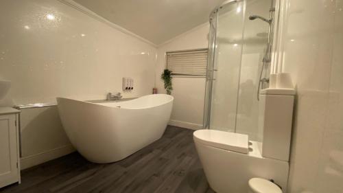 Central Entire House - Sleeps 12!
