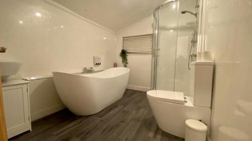 Central Entire House - Sleeps 12!
