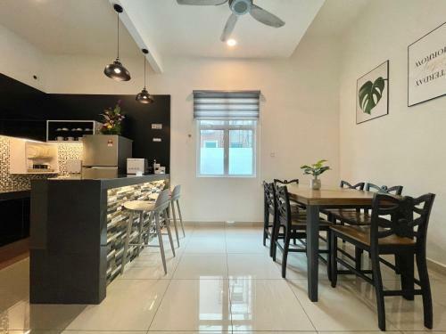 A Spacious 7br Home With Private Swimming Pool In Langkawi