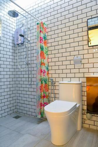 Purple Cube Roomstay Kontena