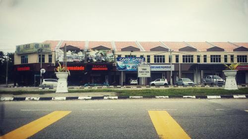 Fahaz Lumut Homestay
