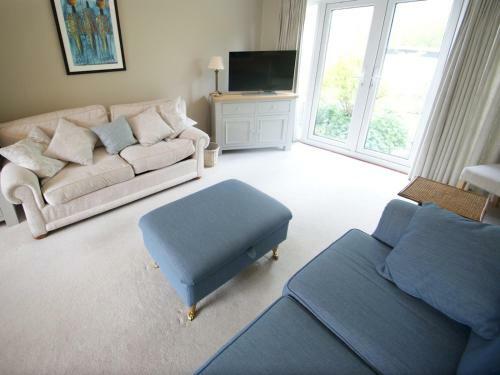 Pass The Keys Bright, Comfortable 3 Bed Home With Garden & Parking
