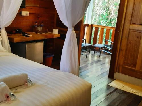 Lodge Utan Teluk Nipah
