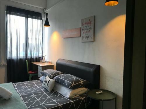 Albergue Check In Lodge