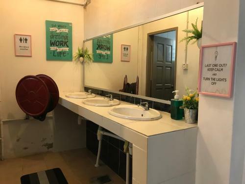 Albergue Check In Lodge