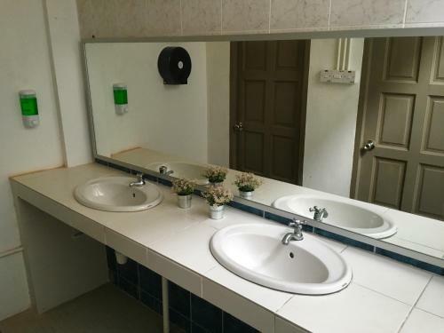 Albergue Check In Lodge