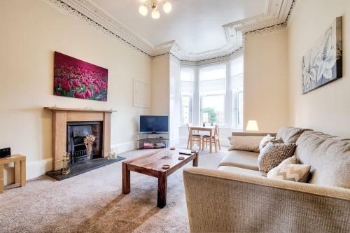 Apartamento Spacious, Modern Apt, Close To Gla Airport