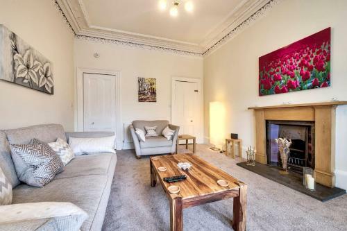 Apartamento Spacious, Modern Apt, Close To Gla Airport