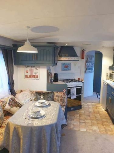 Snug Caravan In Snowlands Leisure Park, Par, Cornwall