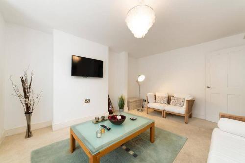 Aderta Stylish House