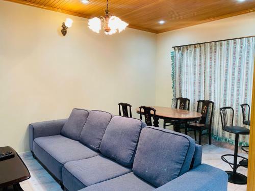Hostal 100 Guest House By Chvisit