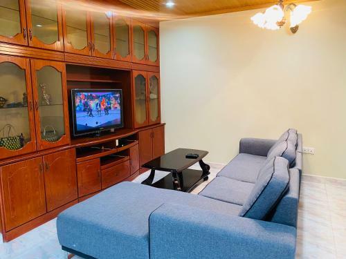 Hostal 100 Guest House By Chvisit