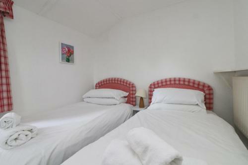 Spacious & Modern Beach House, 100m To Beach