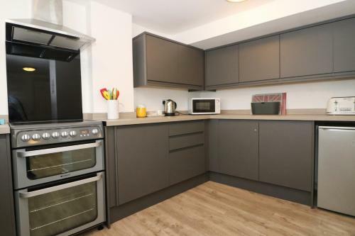 Town Centre Apartment With Parking