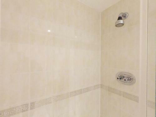 Central Spacious & Stylish Apartment With Free Parking