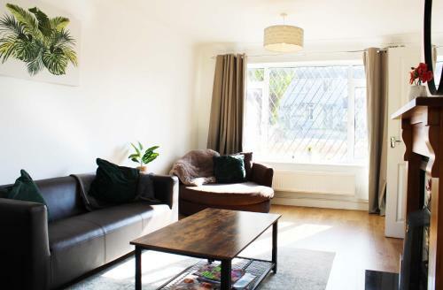Low Cost, 4 Bed With Parking & Large Garden 05