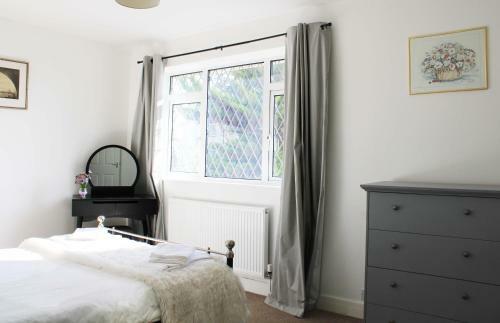 Low Cost, 4 Bed With Parking & Large Garden 05