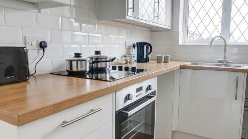 Low Cost, 4 Bed With Parking & Large Garden 05