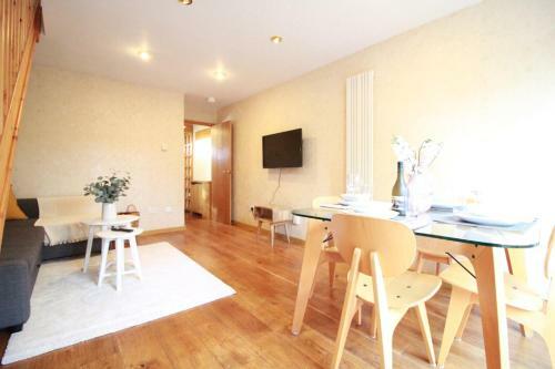 Cheerful Two-bedroom Residential Home