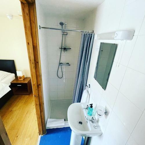 Hostal Rasa Sayang House