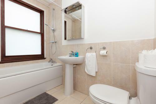Vibrant & Bright City Centre Apartment!