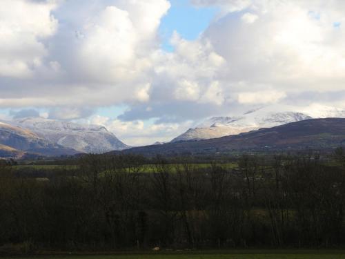 3 Lon Fawr
