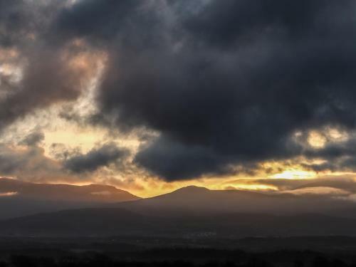 3 Lon Fawr