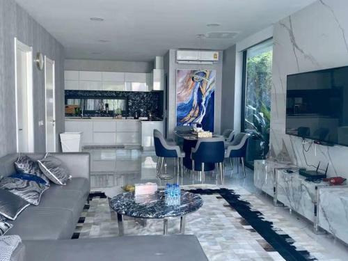 Villa Myhouse