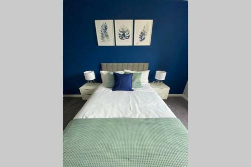 Stunning 2 Bedroom River View Apartment