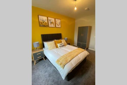 Stunning 2 Bedroom River View Apartment