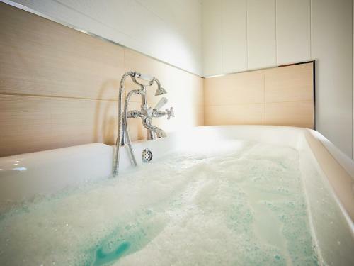 Silverwood Luxury Lodges & Bistro Barn