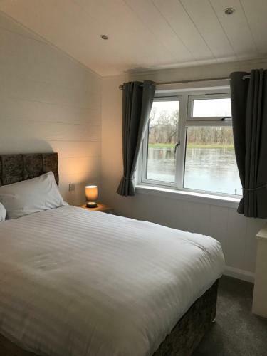 Silverwood Luxury Lodges & Bistro Barn