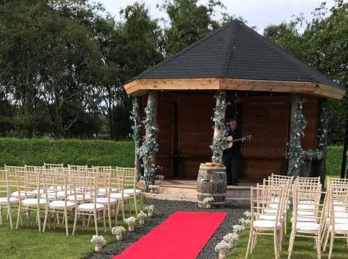 Silverwood Luxury Lodges & Bistro Barn