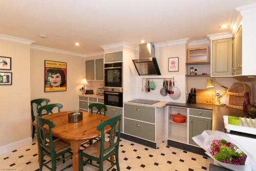 Gardeners Cottage - Walled Garden Retreat