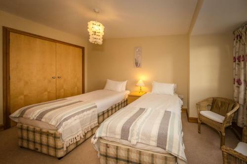 Silver Strand - Modern 3-bed With Water Views & 3 Bathrooms!