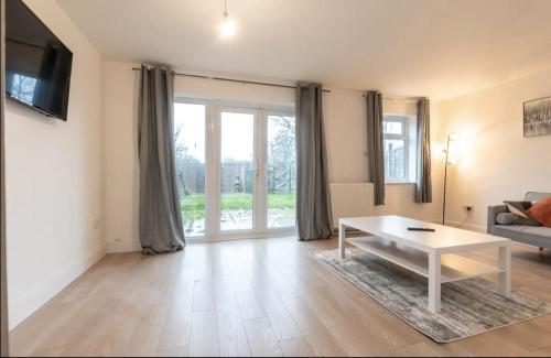 3 Bedroom House - Sleeps 6